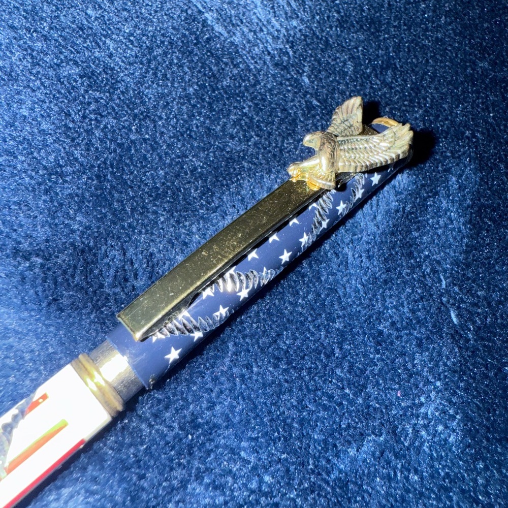 USA Flag Ballpoint Pen With Eagle Clip (1 pack) - Picture 3 of 4